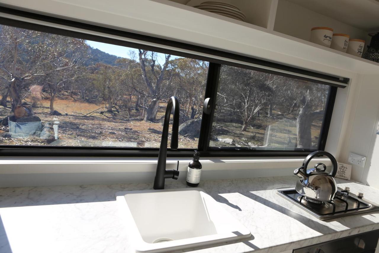 Big Yard Escapes - Two Off-Grid Tiny Houses On The Mowamba River Jindabyne Eksteriør bilde