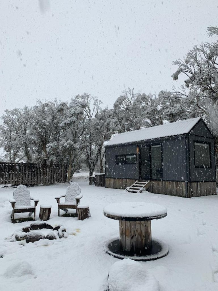 Big Yard Escapes - Two Off-Grid Tiny Houses On The Mowamba River Jindabyne Eksteriør bilde