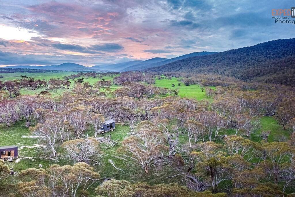 Big Yard Escapes - Two Off-Grid Tiny Houses On The Mowamba River Jindabyne Eksteriør bilde