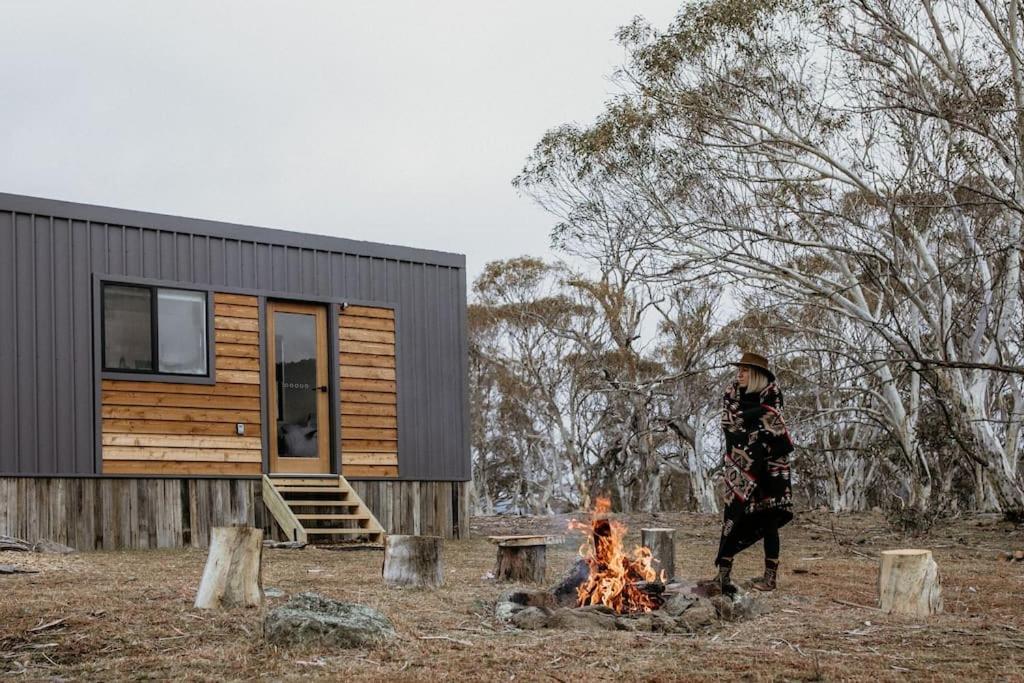 Big Yard Escapes - Two Off-Grid Tiny Houses On The Mowamba River Jindabyne Eksteriør bilde