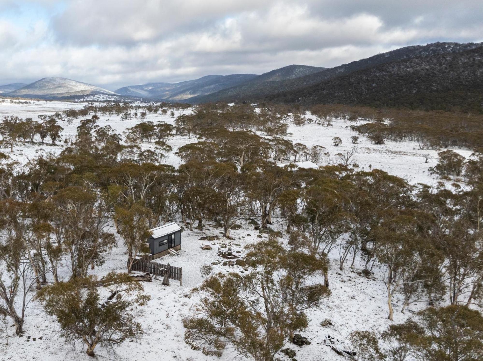 Big Yard Escapes - Two Off-Grid Tiny Houses On The Mowamba River Jindabyne Eksteriør bilde