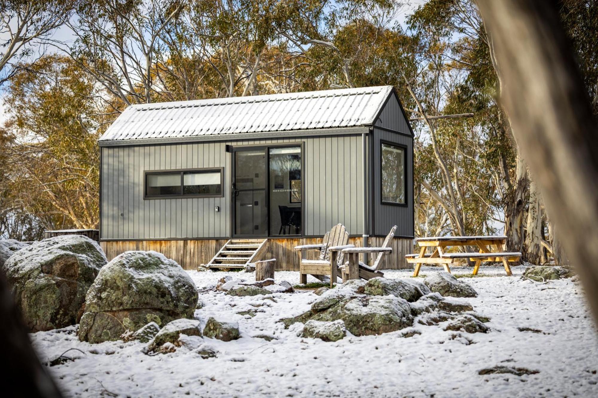 Big Yard Escapes - Two Off-Grid Tiny Houses On The Mowamba River Jindabyne Eksteriør bilde