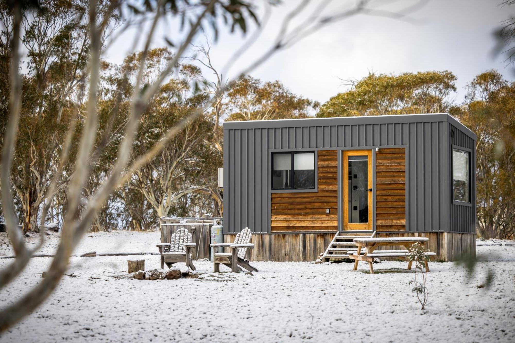 Big Yard Escapes - Two Off-Grid Tiny Houses On The Mowamba River Jindabyne Eksteriør bilde