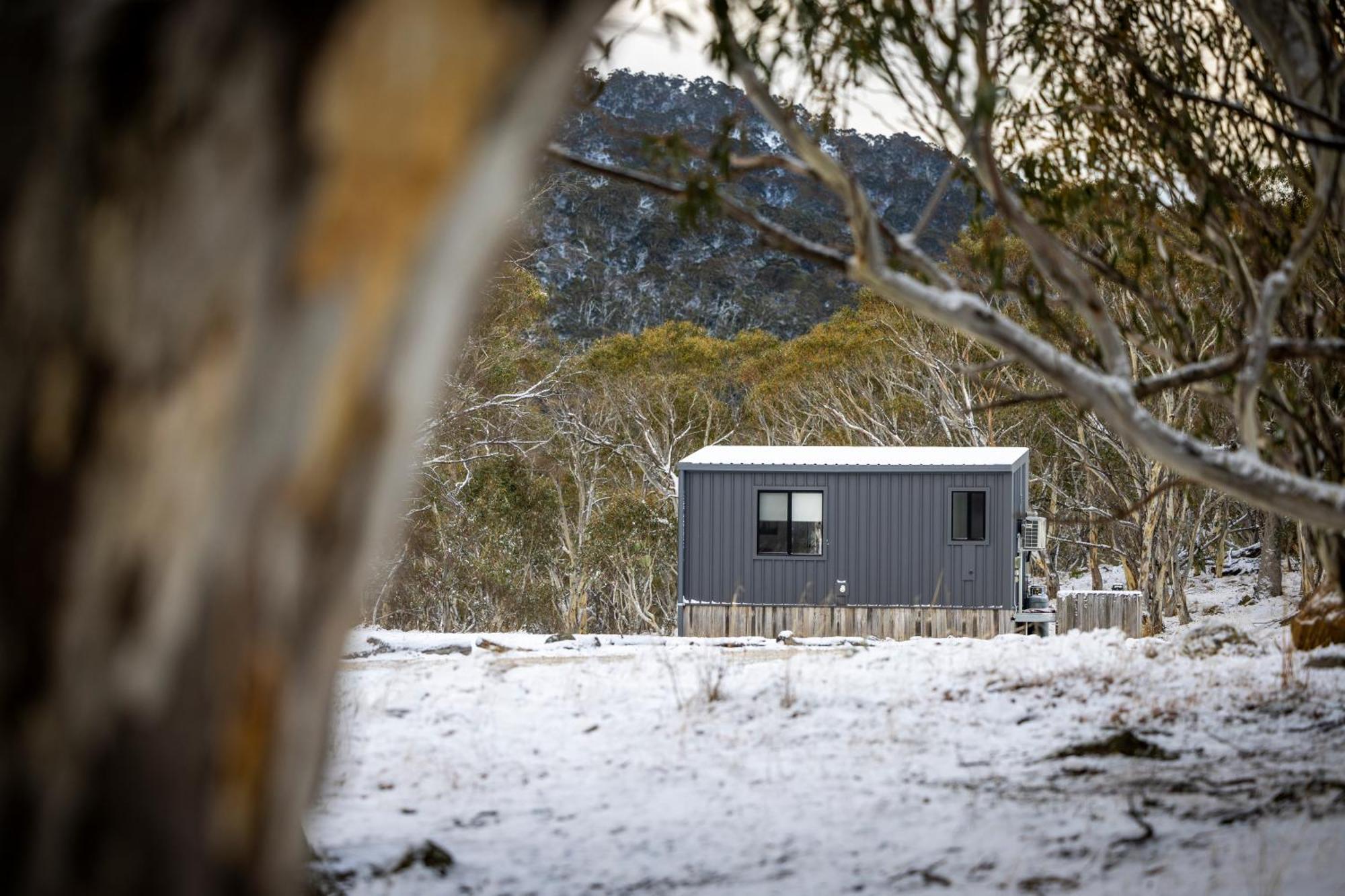 Big Yard Escapes - Two Off-Grid Tiny Houses On The Mowamba River Jindabyne Eksteriør bilde